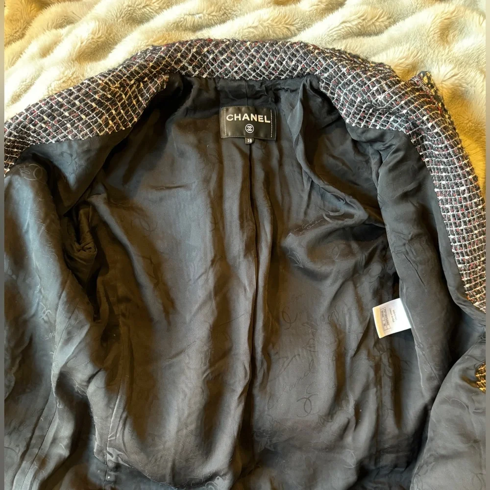 2017 CHANEL Tweed Blazer - Picture 5 of 9